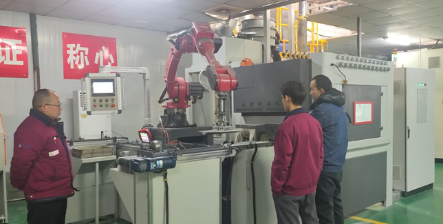 阿坝喷砂机在模具清理中的专业应用